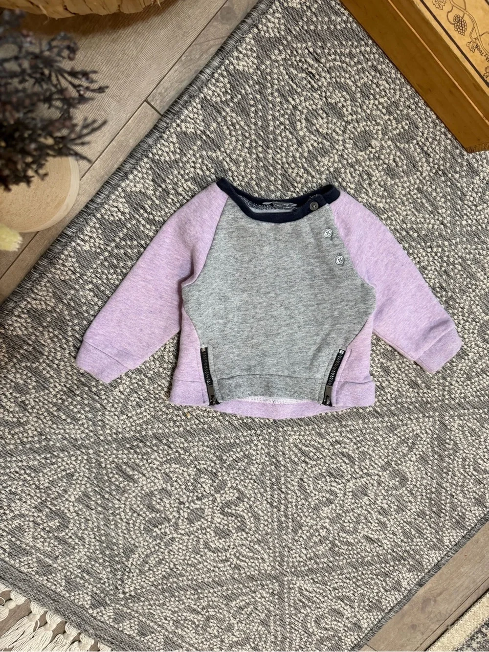 Vince Designer Baby Girl Color Block Sweatshirt Lavender & Grey Size 12 Months